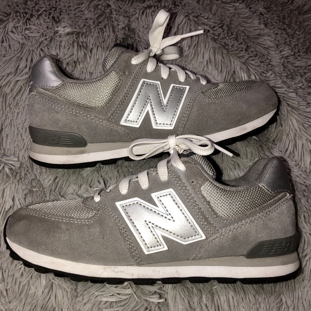 NEW BALANCE 574 SHOES (SIZE KIDS 3.5/WOMENS 5)